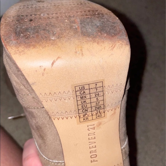 Heels - Picture 4 of 5